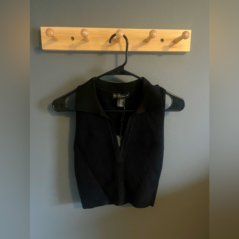 House of Harlow 1960 Ribbed Collared Sleeveless Top